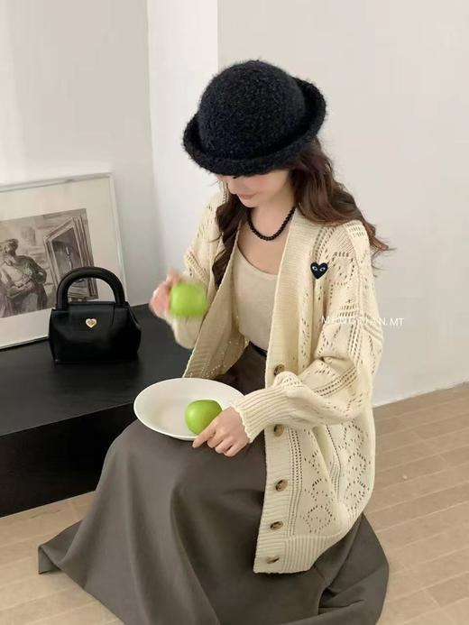 F032075休闲复古落肩黑色爱心刺绣V领灯笼袖长款开衫外套 商品图1