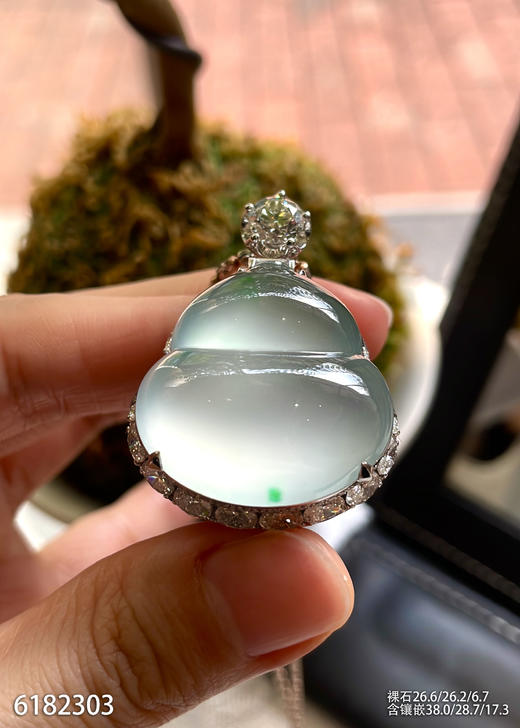 玻璃种飘翠葫芦吊坠【6182303】具体价格微信咨询 商品图1