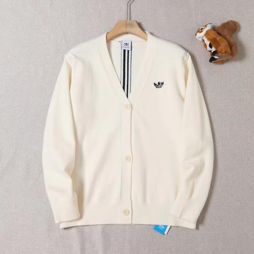 F0320140男女同款刺绣logo后背三条杠V领+排扣设计毛衣开衫 商品图6