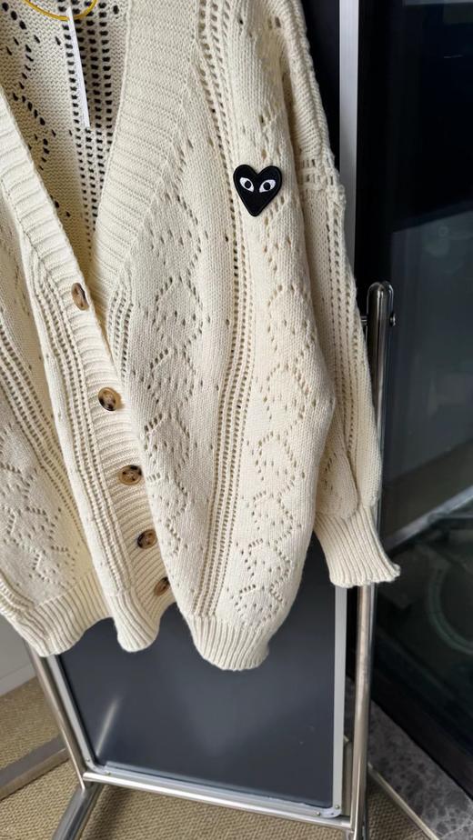 F032075休闲复古落肩黑色爱心刺绣V领灯笼袖长款开衫外套 商品图10