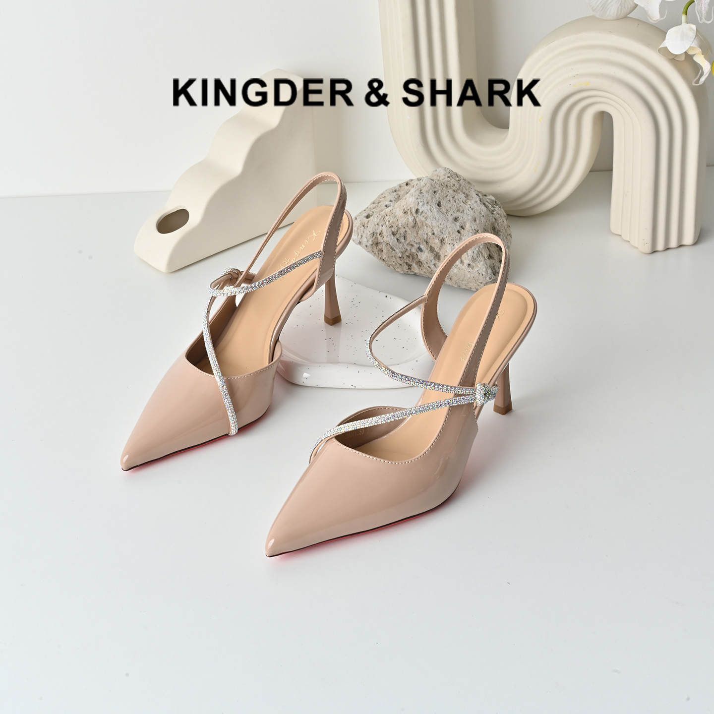 经典鲨2026夏专柜新品气质尖头后空水钻8cm性感时装高跟鞋女KC19-629051