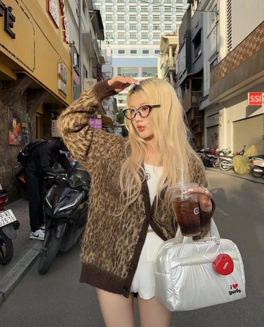 F032043春秋新款休闲时尚马海毛豹纹针织纽扣毛衣开衫外套 商品图8