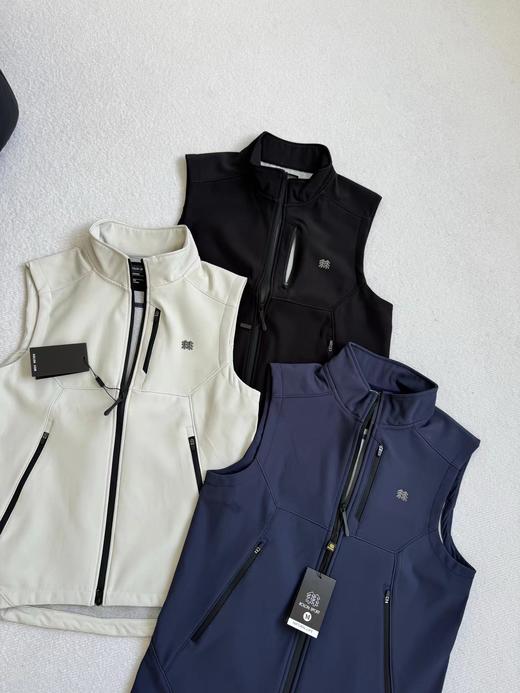 F032004春夏新款男士户外运动徒步爬山防风防水软壳马甲背心 商品图2
