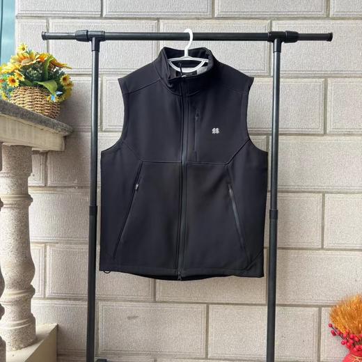 F0320115春季情侣款立领软壳户外休闲防水防风马甲背心 商品图4