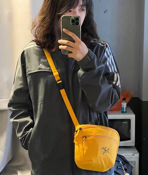 五色发售，随便对比专柜，男女同款！鸟Waist Pack• 防泼水、耐磨单肩包斜挎包容量：2.5L 商品图1