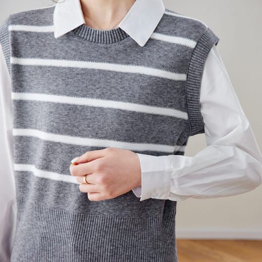 「自」全新升级【铂金会员183/天猫239/差价56】(83332)洛诗琳气质假两件拼接针织衫2026年春季新款时尚翻领上衣 商品图4