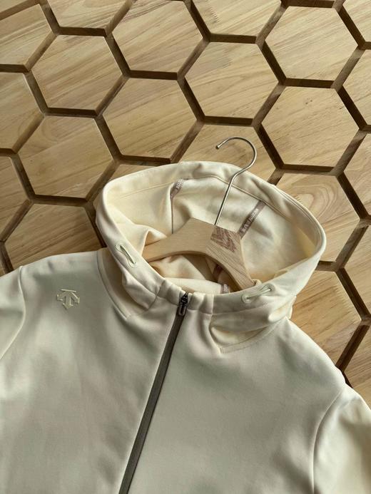 F032049春秋新款空气层面料轻盈柔软舒适女款拼接连帽开衫外套 商品图6