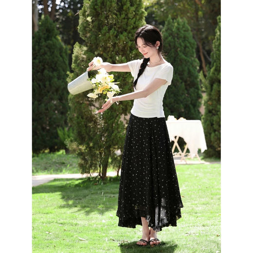 鹿向南「白栀轻语」简约白色圆领T恤女2026夏季新款收腰显瘦上衣 商品图2