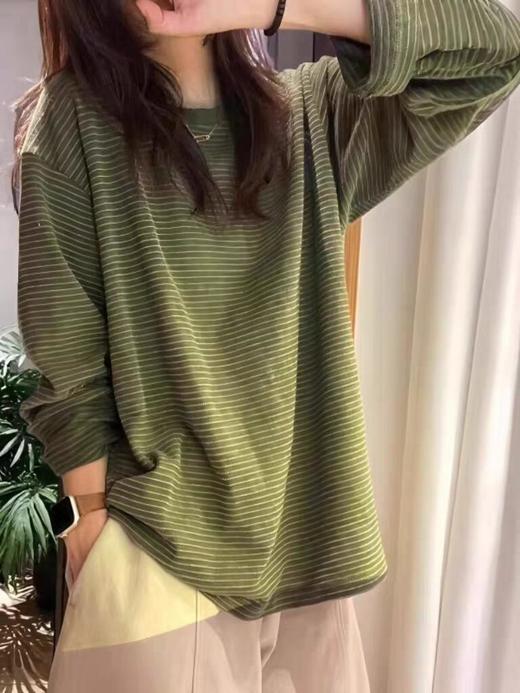 女士慵懒风显瘦撞色条纹长袖T恤，特调橄榄绿，自带清冷感，穿出冷白皮，上身显瘦 商品图3