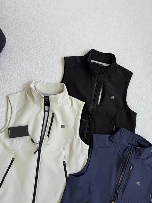 F032004春夏新款男士户外运动徒步爬山防风防水软壳马甲背心 商品图7