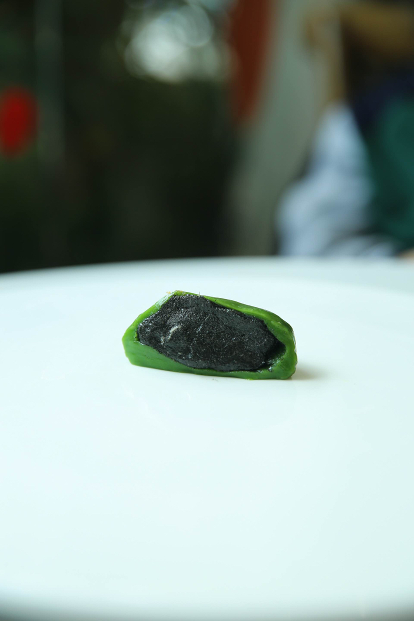 黑芝麻花生青团