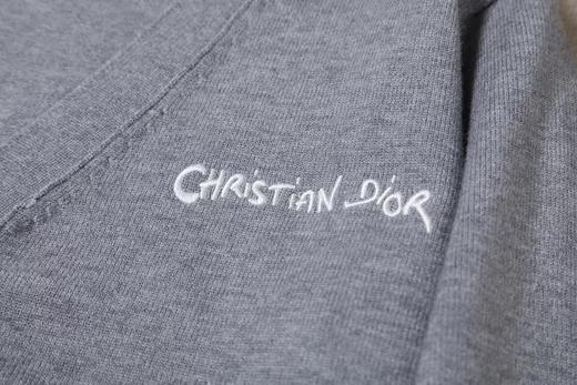 F032061休闲百搭V领排扣下摆条纹设计字母刺绣开衫 商品图13