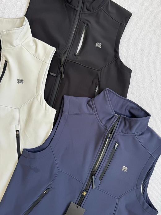 F032004春夏新款男士户外运动徒步爬山防风防水软壳马甲背心 商品图5