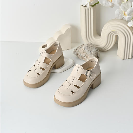 经典鲨2026夏季专柜新品牛皮革百搭圆头4.5cm罗马编织凉鞋女KW233-629031 商品图2