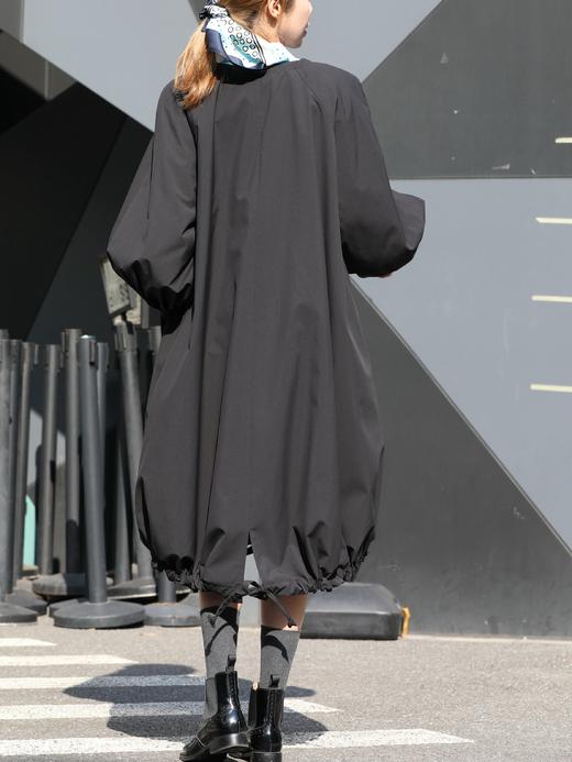 TYNVIE 气球袖防水抽绳派克大衣-黑色 商品图7