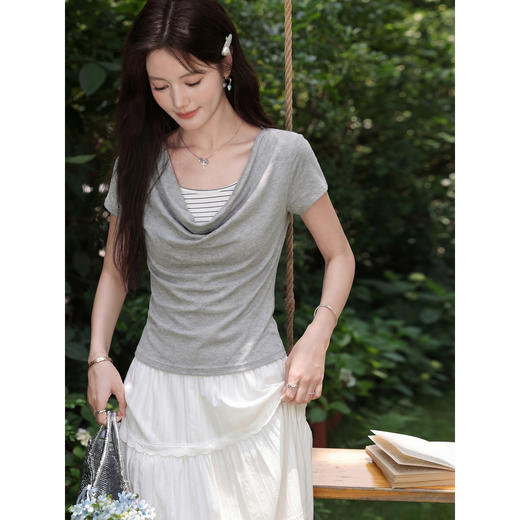 鹿向南「垂褶含光」浅花灰短袖T恤女夏新款时尚百搭荡领内搭上衣 商品图0