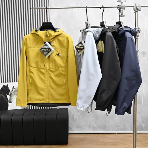 F032059春秋新款轻量软壳抓绒胸前简约小logo连帽冲锋衣外套 商品图0