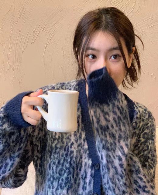 F032043春秋新款休闲时尚马海毛豹纹针织纽扣毛衣开衫外套 商品图13