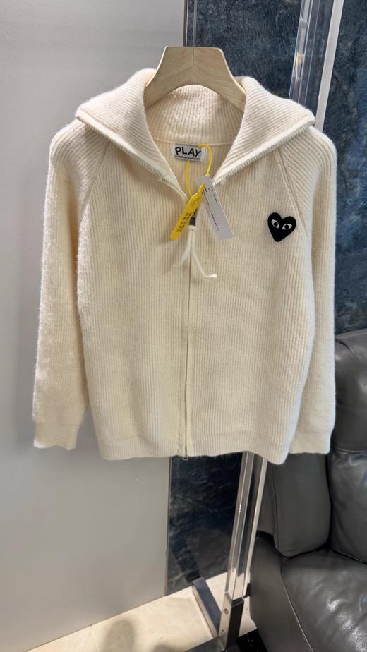 F032073宽松落肩版型简约休闲温柔粉V领竖坑条针织开衫 商品图12