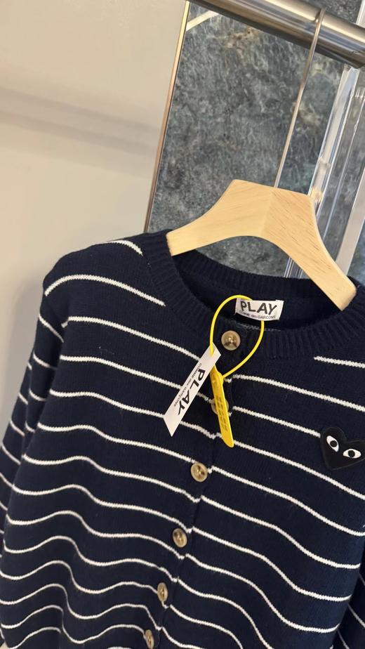 F032074日常休闲百搭微宽松直筒版型藏青条纹圆领针织开衫 商品图3