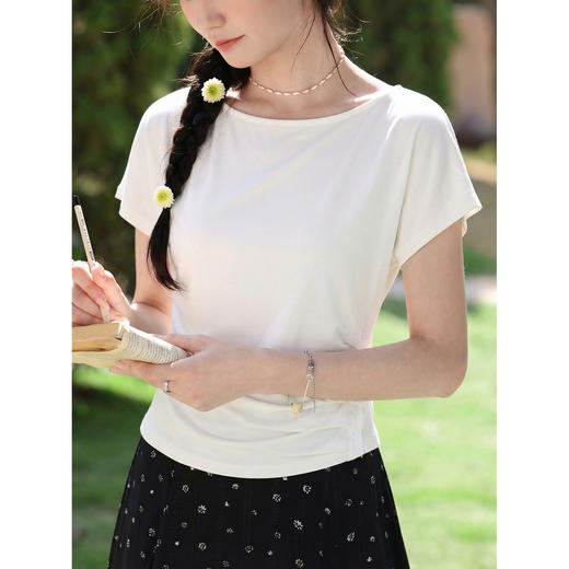 鹿向南「白栀轻语」简约白色圆领T恤女2026夏季新款收腰显瘦上衣 商品图3