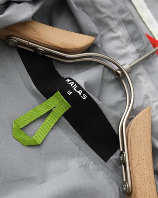 F032062运动户外徒步F防风防水透汽散热连帽防晒衣冲锋衣 商品图13