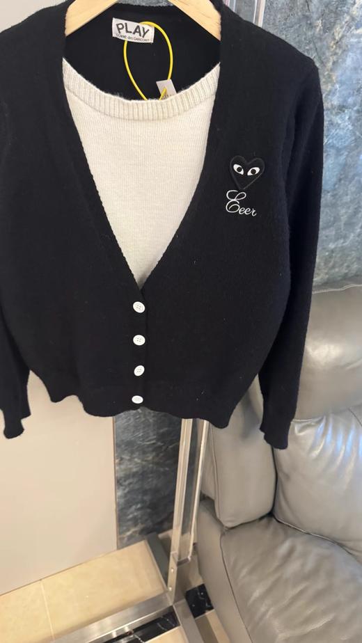 F0320150慵懒随性日系通勤黑色V领刺绣针织假两件开衫 商品图2