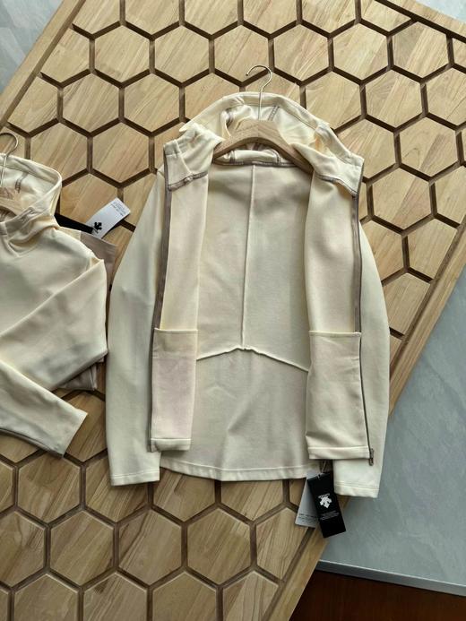 F032049春秋新款空气层面料轻盈柔软舒适女款拼接连帽开衫外套 商品图7