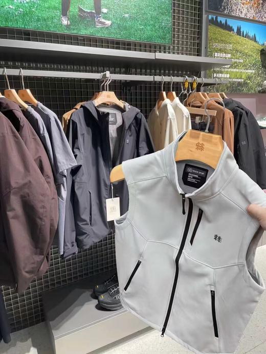 F0320115春季情侣款立领软壳户外休闲防水防风马甲背心 商品图1