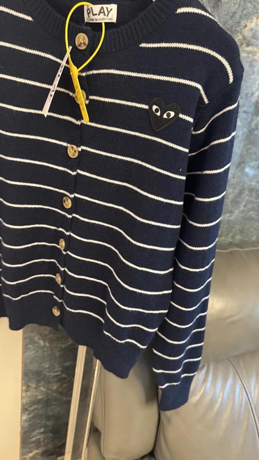 F032074日常休闲百搭微宽松直筒版型藏青条纹圆领针织开衫 商品图2