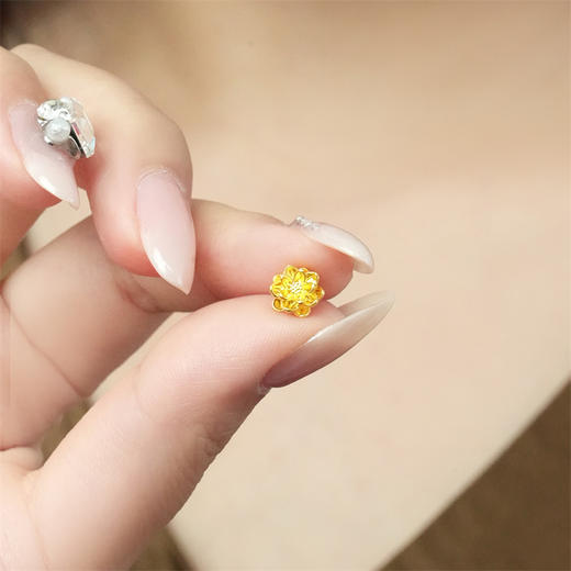 【任选3件999元】足金黄金莲花吊坠转运珠 年轻女士送女友礼物MEMORA诗普琳HP938501（线上专供) 商品图1