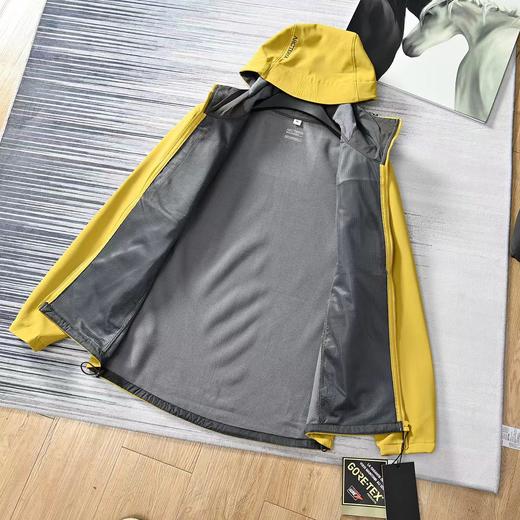 F032059春秋新款轻量软壳抓绒胸前简约小logo连帽冲锋衣外套 商品图11