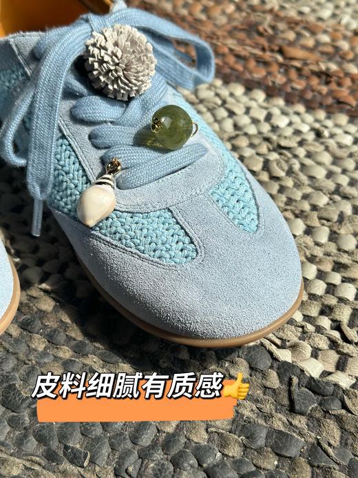 春夏秋三季可穿牛反绒德训鞋、镂空网面自带透气呼吸感！轻盈舒适防滑有质感、无论通勤、旅行✈️都能无缝切换，兼具功能性与颜值的俏皮美鞋！轻盈耐磨大底，脚感如履平地！ 商品图4