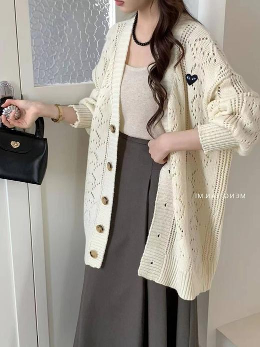 F032075休闲复古落肩黑色爱心刺绣V领灯笼袖长款开衫外套 商品图3