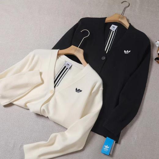 F0320140男女同款刺绣logo后背三条杠V领+排扣设计毛衣开衫 商品图4