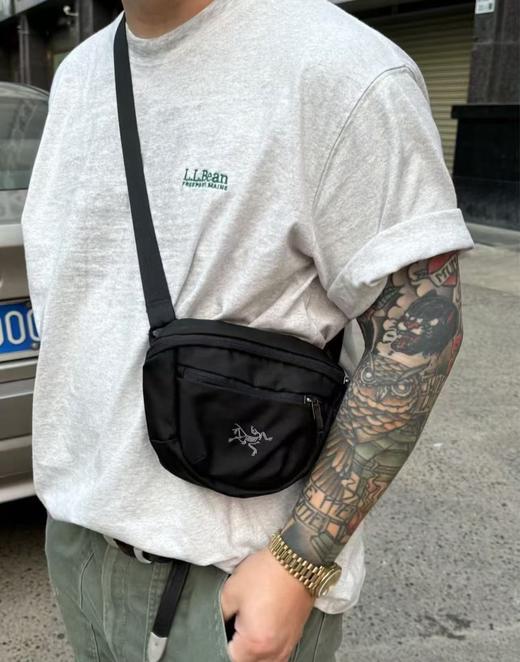五色发售，随便对比专柜，男女同款！鸟Waist Pack• 防泼水、耐磨单肩包斜挎包容量：2.5L 商品图4
