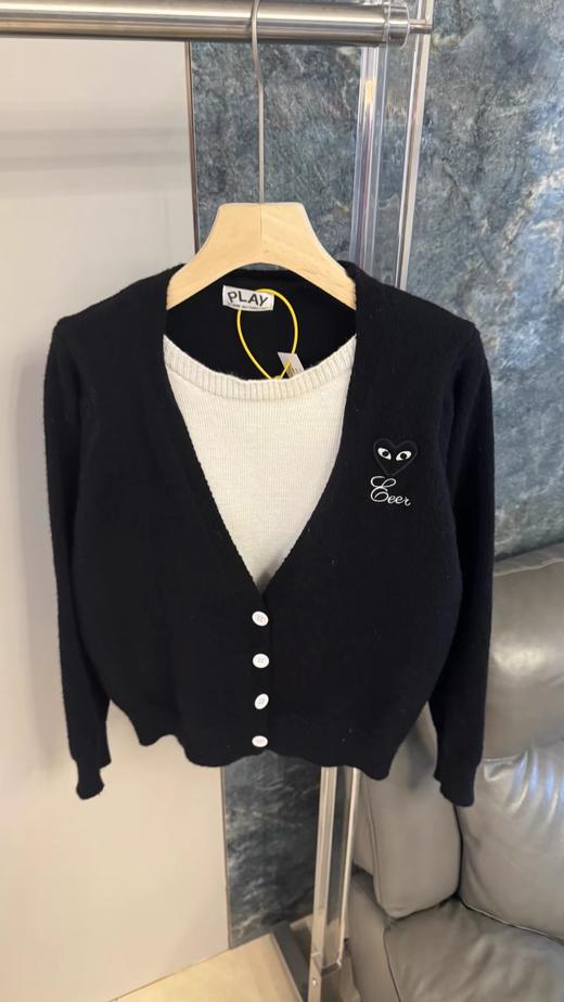 F0320150慵懒随性日系通勤黑色V领刺绣针织假两件开衫 商品图1
