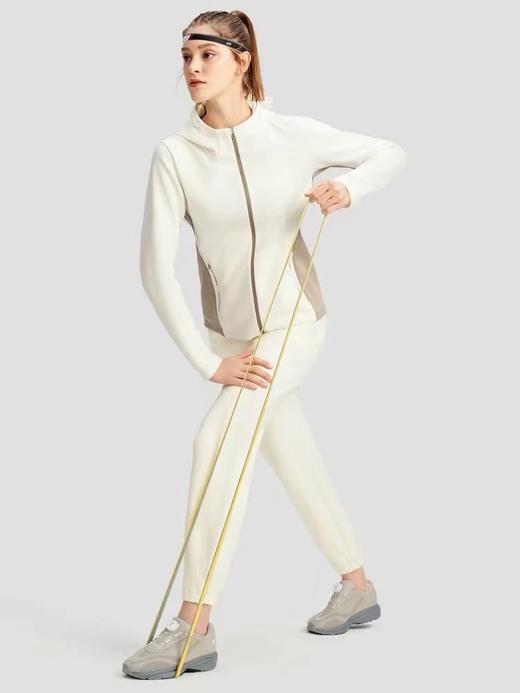 F032049春秋新款空气层面料轻盈柔软舒适女款拼接连帽开衫外套 商品图12