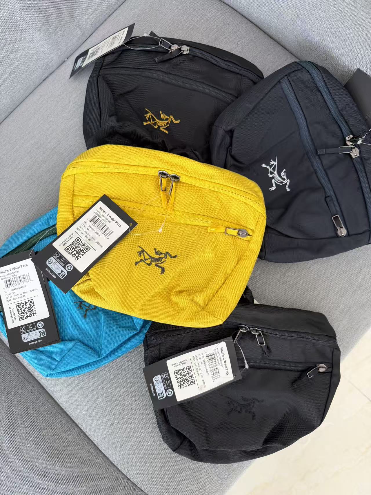 五色发售，随便对比专柜，男女同款！鸟Waist Pack• 防泼水、耐磨单肩包斜挎包容量：2.5L