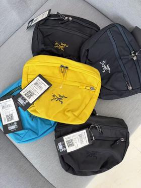 五色发售，随便对比专柜，男女同款！鸟Waist Pack• 防泼水、耐磨单肩包斜挎包容量：2.5L