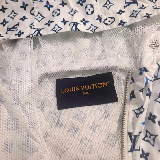 F032033春秋新款男女同款白底蓝老花满印连帽冲锋夹克外套 商品图8