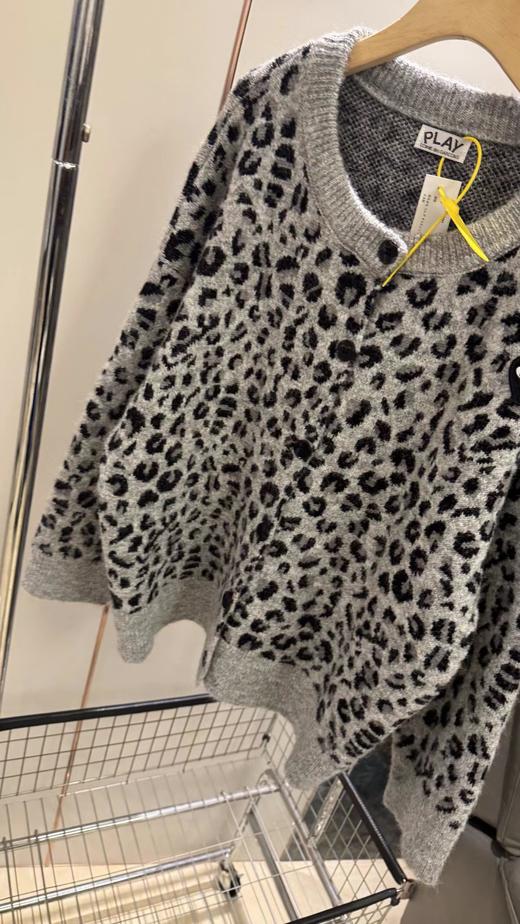 F032077复古甜酷休闲风V领单排纽扣豹纹针织开衫外套 商品图14