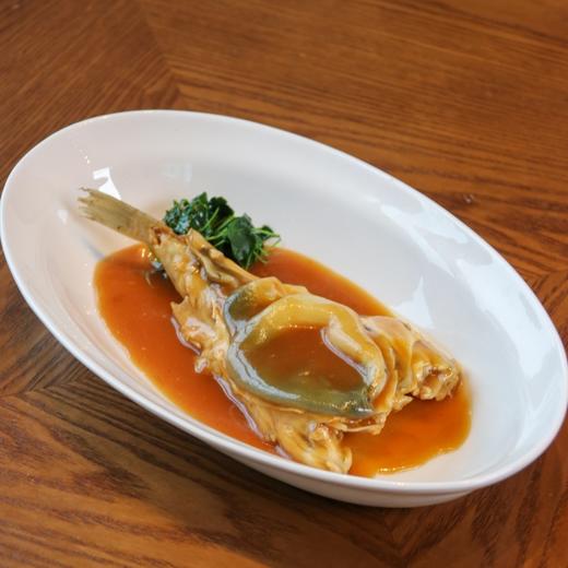 【水沙涟中餐厅 春鲜至味双人餐】午/晚餐通用！精选菜品：烟熏⼴安狮子头、红焖雪花和牛尾、红烧秧草河豚鱼、淮扬腌笃鲜笋汤...尝鲜水沙涟时令菜色同时体验招牌风味！ 商品图0