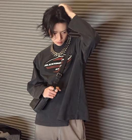 帅翻了~AW 大王 26ss早春水洗做旧盾牌图案字母印花水洗密织男女款圆领长袖 商品图0