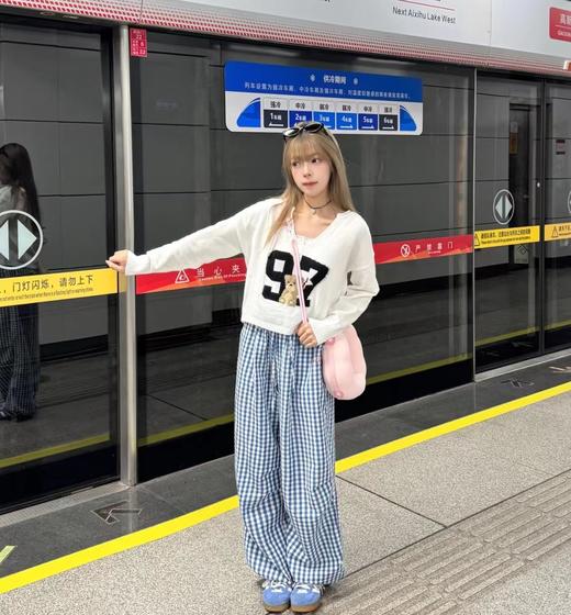 F032042春秋新款时尚百搭情侣款数字小熊短款针织毛衣 商品图10