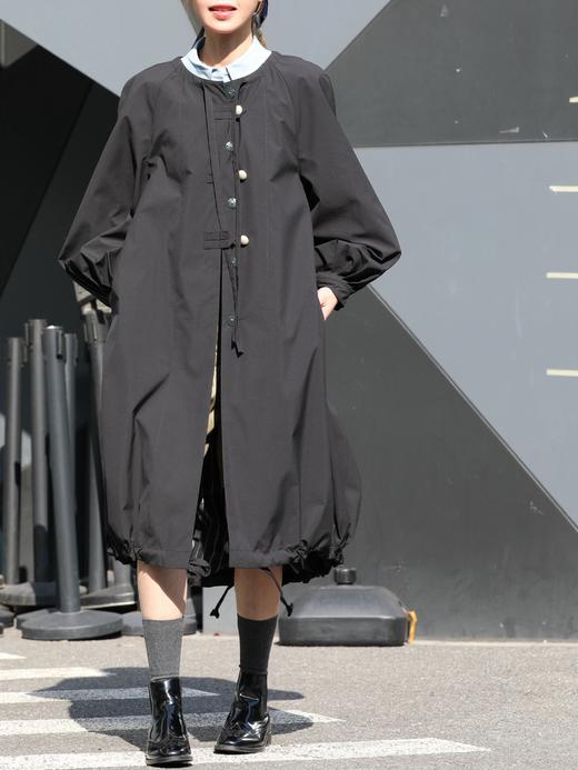 TYNVIE 气球袖防水抽绳派克大衣-黑色 商品图0