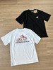 原单正品 TNF北面后背红色大山印花T恤，2026夏季新款，采用高克重230克，洗水面料， 版型稳定 ，彩色图案，趣味又吸晴，上身显瘦穿搭！
颜色：黑色 白色
尺码：M-2XL 商品缩略图0