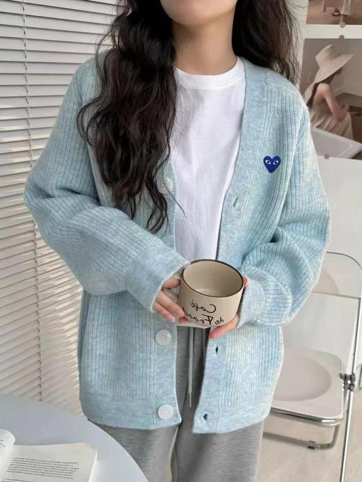 F032079宽松落肩版型V领设计浅蓝坑条V领针织开衫 商品图9