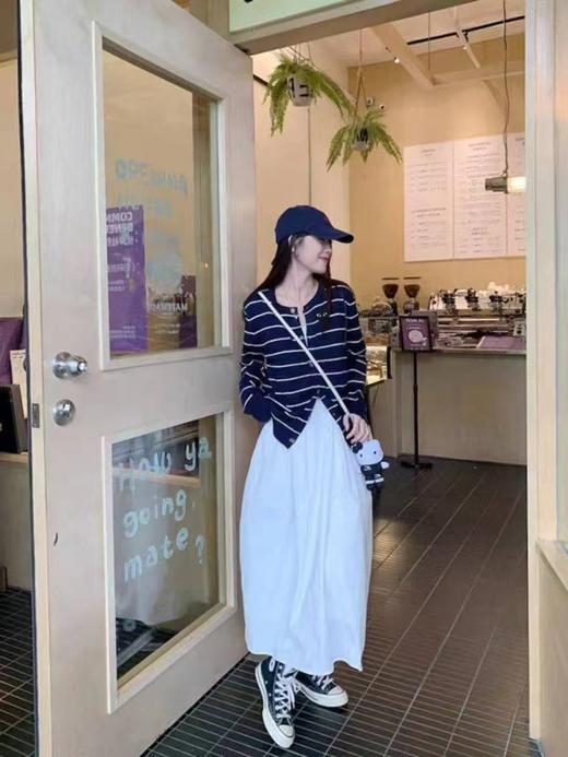 F032074日常休闲百搭微宽松直筒版型藏青条纹圆领针织开衫 商品图6