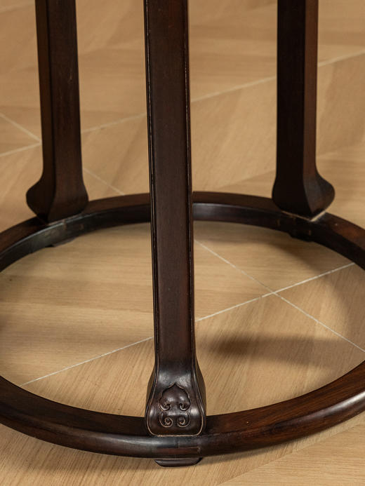 清	红木镶云石五足带托泥圆形高花几（一对） 商品图4